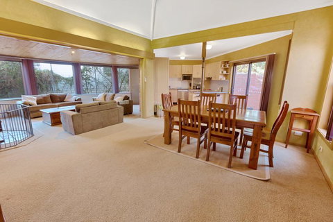 Above Sunset - 100m From The Paynesville Lakes - Accommodation Batemans Bay 3