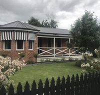 Acacia House - Central Healesville - Yarra Valley - Accommodation Batemans Bay