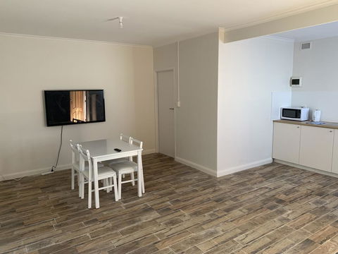 Adelaide Holiday Apartment - Accommodation Batemans Bay 3