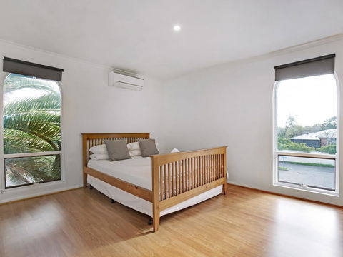 Adelaide Holiday Homes - Accommodation Batemans Bay 0