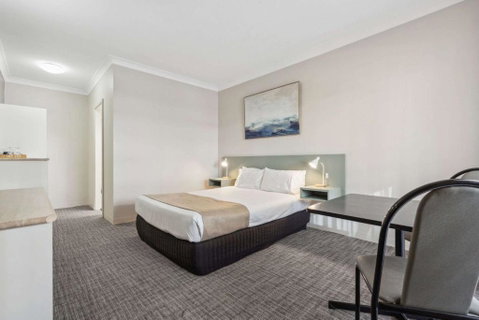 Econo Lodge Dockside Glenelg - Accommodation Batemans Bay 3