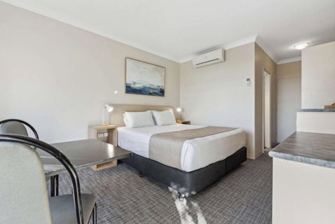 Econo Lodge Dockside Glenelg - Accommodation Batemans Bay 4