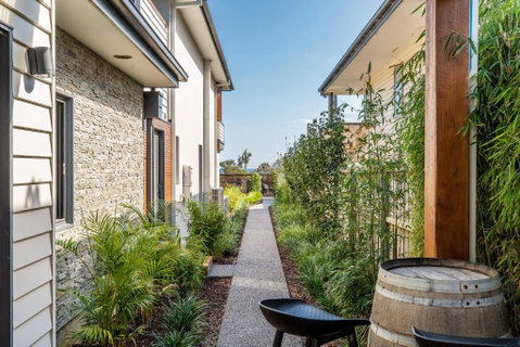Earimil Villas - Waterfront - Accommodation Batemans Bay 4