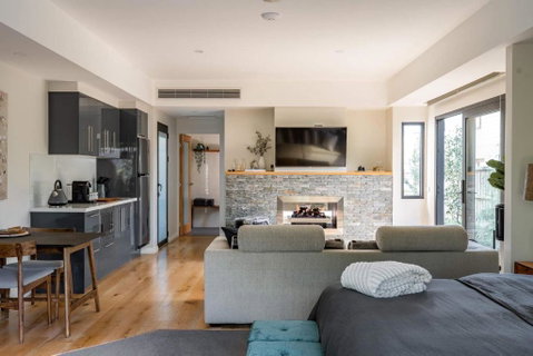 Earimil Villas - Waterfront - Accommodation Batemans Bay 0