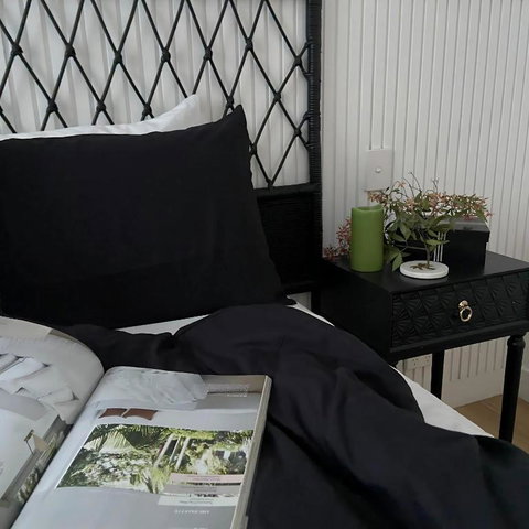 Ebony & Ivory Villa - Accommodation Batemans Bay 0