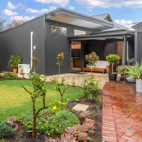 EcoBee Studio In Garden Serenity - Accommodation Batemans Bay 3