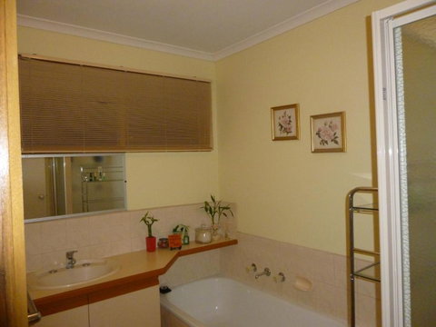 Effie Court - Accommodation Batemans Bay 2