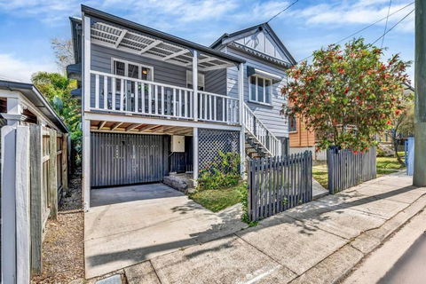Gabba Central 2 Separate Homes 1 Block 6 Bdrms - Accommodation Batemans Bay 0