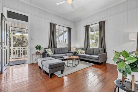 Gabba Central 2 Separate Homes 1 Block 6 Bdrms - Accommodation Batemans Bay 2