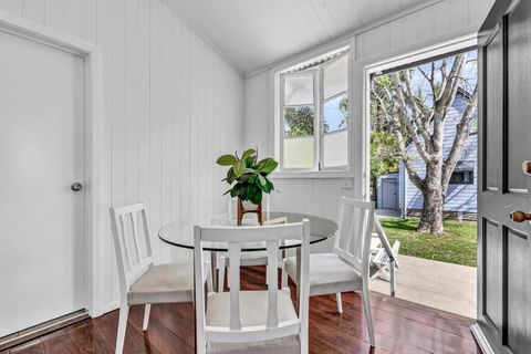 Gabba Central 2 Separate Homes 1 Block 6 Bdrms - Accommodation Batemans Bay 4