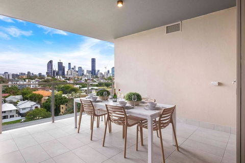Gabba Oasis:Luxury 3BRM Apt Pool - Accommodation Batemans Bay 3