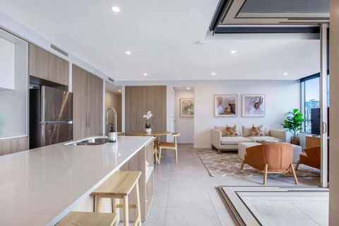 Gabba Oasis:Luxury 3BRM Apt Pool - Accommodation Batemans Bay 4