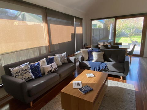 GALWAY COTTAGE - Accommodation Batemans Bay 0