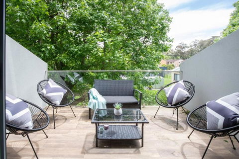 Generous 2-Bed Townhouse With A Private Balcony - Accommodation Batemans Bay 0