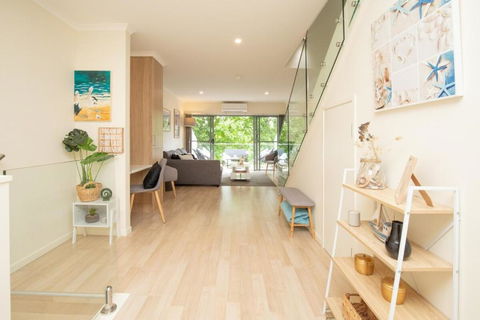 Generous 2-Bed Townhouse With A Private Balcony - Accommodation Batemans Bay 3