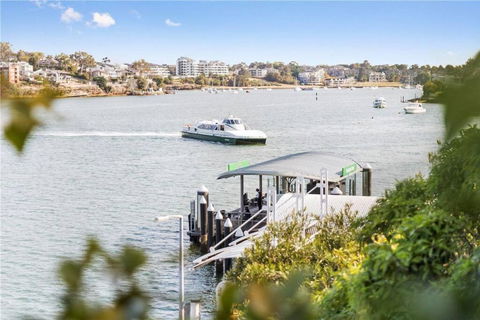 GLAD1 - Monash Rd - Gladesville - Accommodation Batemans Bay 3