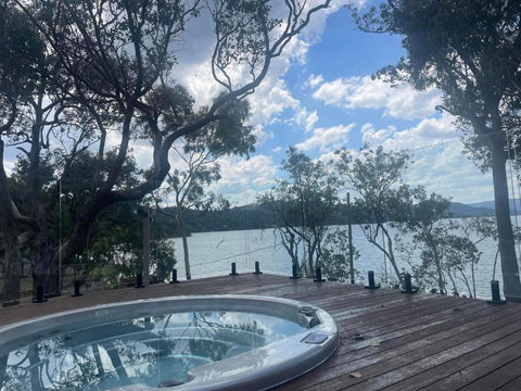 Glasshouse On The Lake - Accommodation Batemans Bay 0