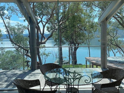 Glasshouse On The Lake - Accommodation Batemans Bay 1