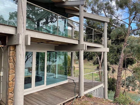 Glasshouse On The Lake - Accommodation Batemans Bay 3
