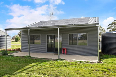 Glenowrie Cottage - 1 King 2 Singles Near Cadia - Accommodation Batemans Bay 2