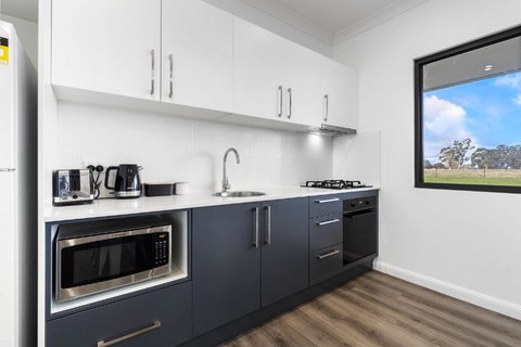 Glenowrie Cottage - 1 King 2 Singles Near Cadia - Accommodation Batemans Bay 3