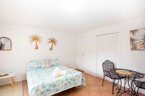 GORGEOUS STUDIO + 100M TO BEACH + POOL - Accommodation Batemans Bay 0