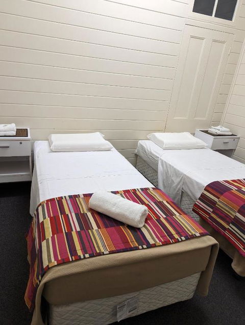 GRAND CENTRAL HOTEL PROSERPINE - Accommodation Batemans Bay 4