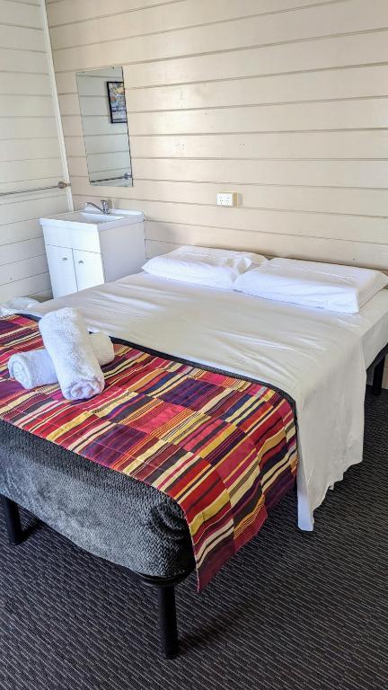 GRAND CENTRAL HOTEL PROSERPINE - Accommodation Batemans Bay 0
