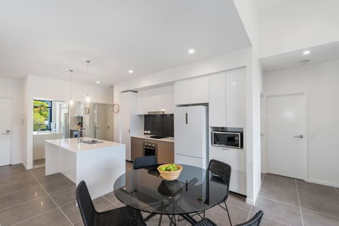 H6B - Round About Bulimba - Accommodation Batemans Bay 0