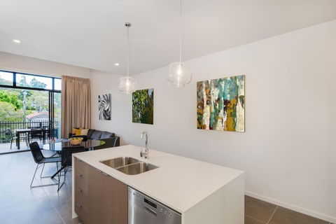 H6B - Round About Bulimba - Accommodation Batemans Bay 1