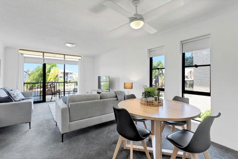 HACIENDA- CANAL VIEWS AND COMFORT - Accommodation Batemans Bay 1