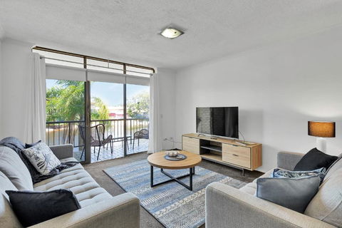 HACIENDA- CANAL VIEWS AND COMFORT - Accommodation Batemans Bay 2
