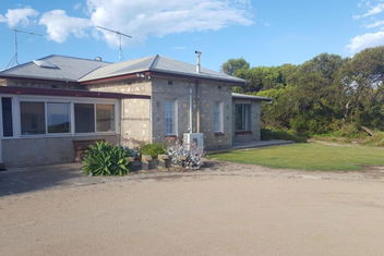 Hillocks Drive with Accommodation Batemans Bay