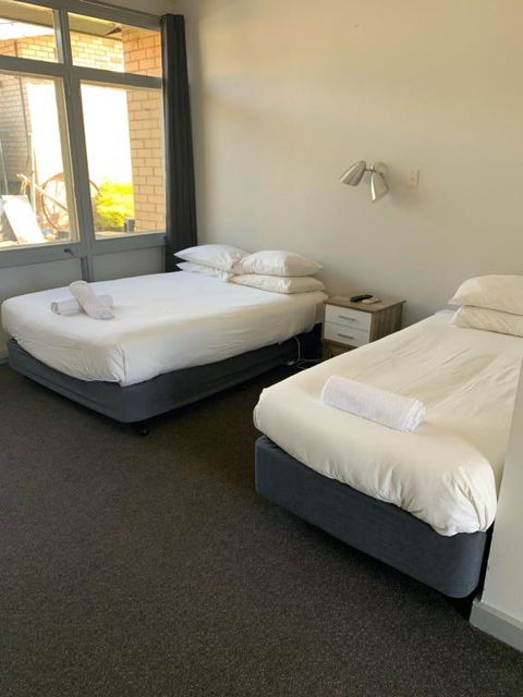 HOPETOUN COMMUNITY HOTEL MOTEL - Accommodation Batemans Bay 0