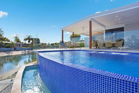 INCREDIBLE VALUE - Perfect For Large Families - Accommodation Batemans Bay 0