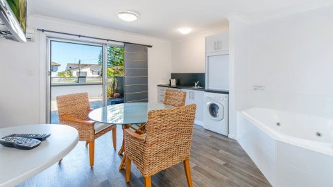 Adrift Apartments - Accommodation Batemans Bay 3