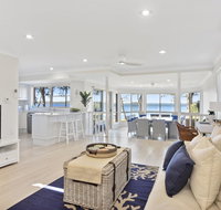 Adrift Retreat - St Georges Basin Waterfront Home - Accommodation Batemans Bay