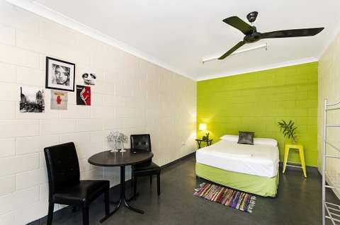 Adventurers Backpackers - Accommodation Batemans Bay 2