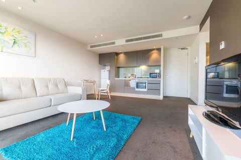 Albert Park City View Stylish 1 Bedroom Apartment - Accommodation Batemans Bay 1