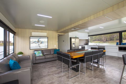 All Seasons Houseboats - Accommodation Batemans Bay 3