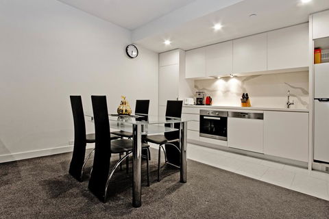 Along Melbourne's Magic Boulevard - Accommodation Batemans Bay 3