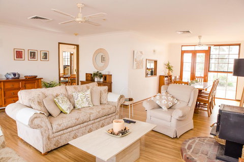 Among The Vines - Accommodation Batemans Bay 1