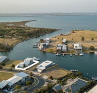 Anchored - Access to the Gippsland Lakes - Accommodation Batemans Bay