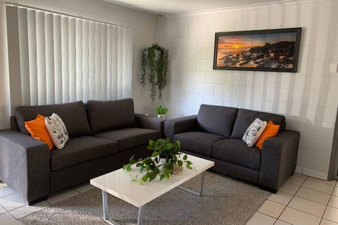 Andergrove Home With A Garden View-Wi-fi & Netflix - Accommodation Batemans Bay 0