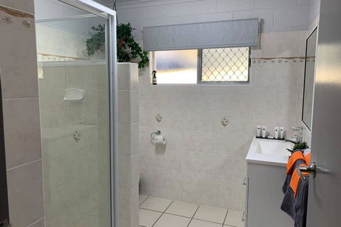 Andergrove Home With A Garden View-Wi-fi & Netflix - Accommodation Batemans Bay 3