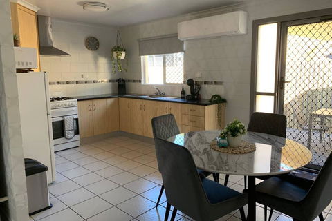 Andergrove Home With A Garden View-Wi-fi & Netflix - Accommodation Batemans Bay 2