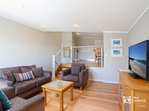 Angourie Blue 1 - Great Ocean Views - Surfing Beaches - Accommodation Batemans Bay 2