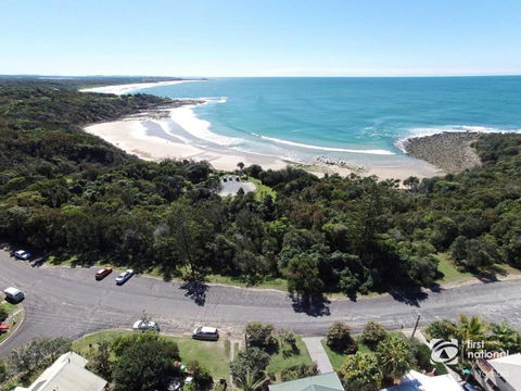 Angourie Blue 1 - Great Ocean Views - Surfing Beaches - Accommodation Batemans Bay 1