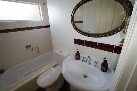 Annies Garden Cottage - Accommodation Batemans Bay 3
