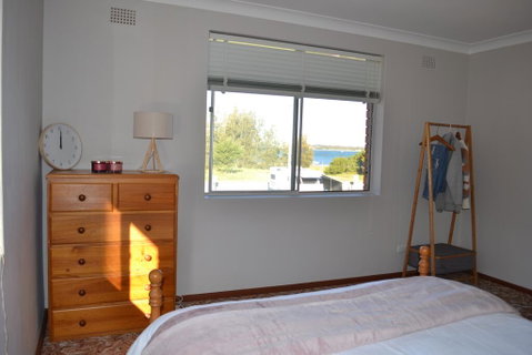 Apartment With Sweeping View Of The Bay, 2 Bedrooms, Sleeps 5 - Accommodation Batemans Bay 2